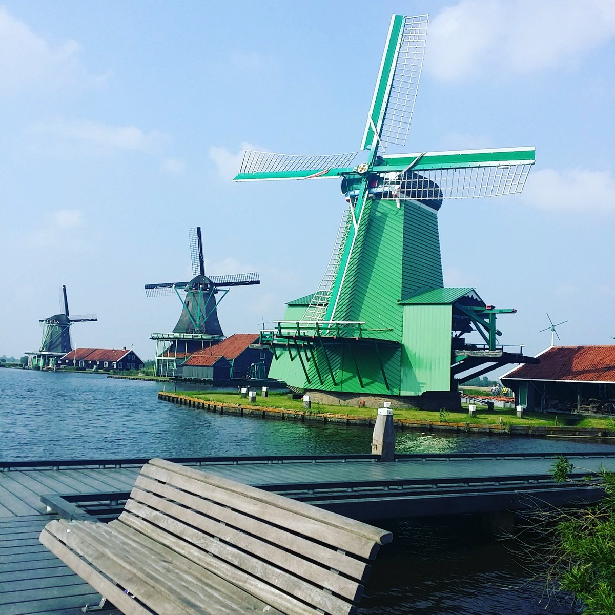 ekatanjung's tweet photo. Tempat Ngabuburit yang asik. #zaanseschans menikmati keindahan alam jadi lupa waktu. #serbalanda https://t.co/ekKZgPoyQW