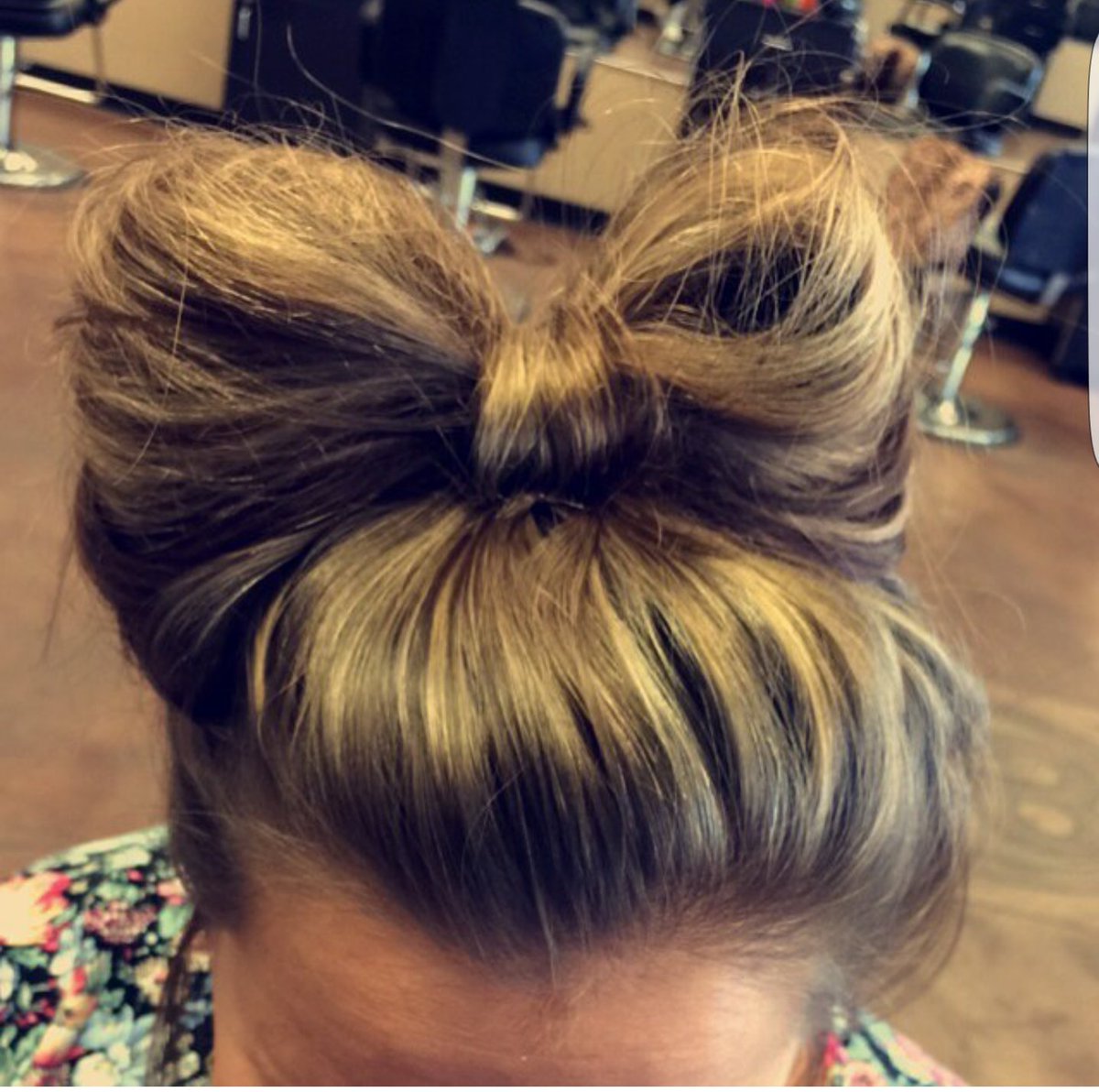 vip_salonII's tweet photo. Fun up do #bow #vip #okcsalon #okc #barber #mooreok #hairbycassie https://t.co/7jwgB8IQCU