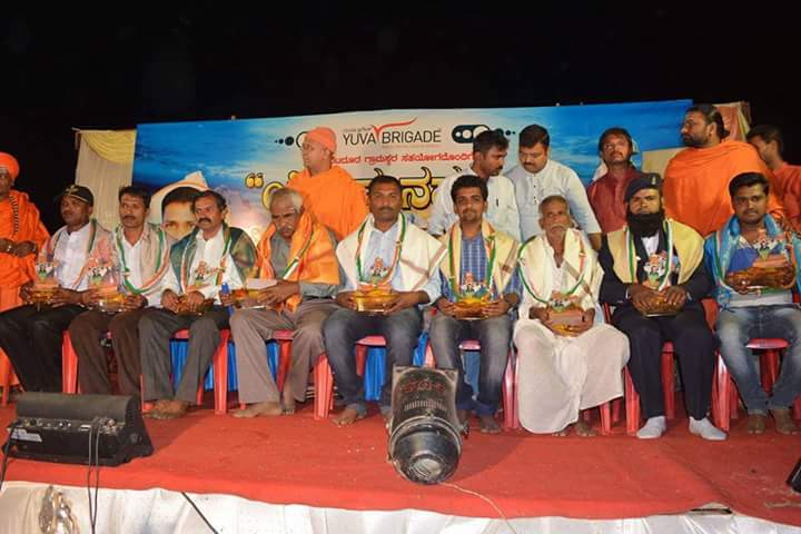 chanduhort's tweet photo. 1965 #WarOFTanks ದಲ್ಲಿಯ ಯೊಧರಿಗೆ ಹಾಗೂ ಯೋಧರ ಕುಟುಂಬ ದವರಿಗೆ ಸಮ್ಮಾನ #2YearsToYuvaBrigade https://t.co/kvEh3Whbve