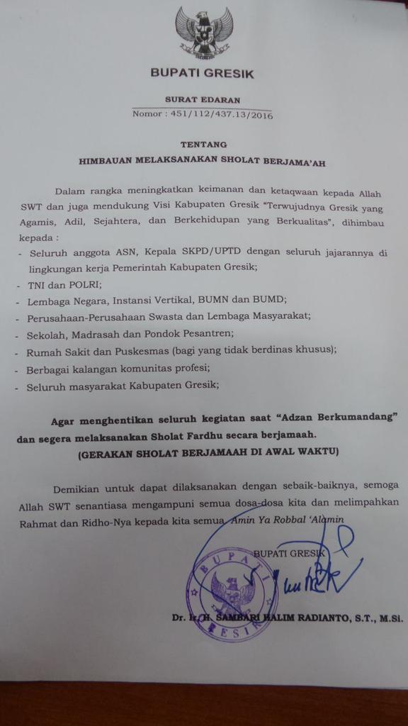 DPCPBGresik's tweet photo. Bapak Bupati Sambari membangkitkan semangat berpuasa warga Gresik untuk selalu Sholat berjamaah 😎 https://t.co/y65TV9jsNN