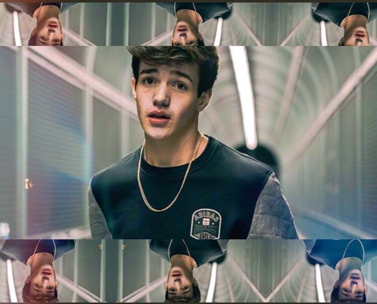 ifavadele's tweet photo. How someome can love a person so much as i love you? Easy, i'm a big fan of a great idol!!! @AaronCarpenter https://t.co/fXiOMc4r6s
