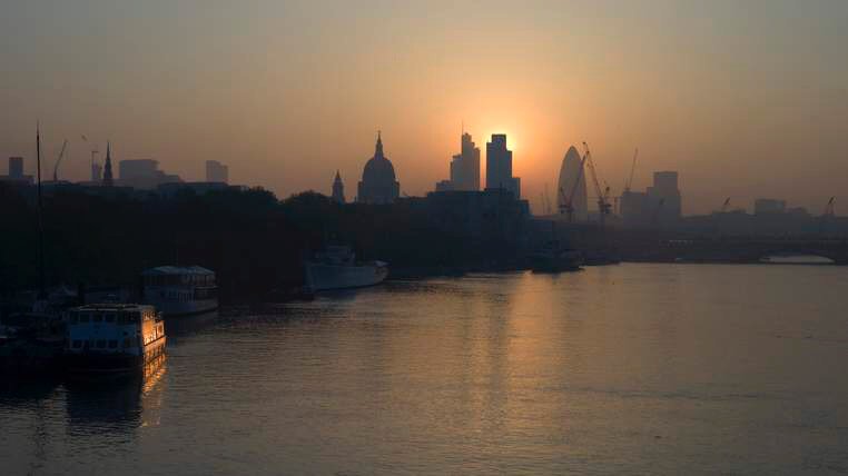 The_House_Fly's tweet photo. Billions Of Pounds Leave UK Ahead Of EU Vote https://t.co/bPLlwwwNuB https://t.co/oXrskHQNud
