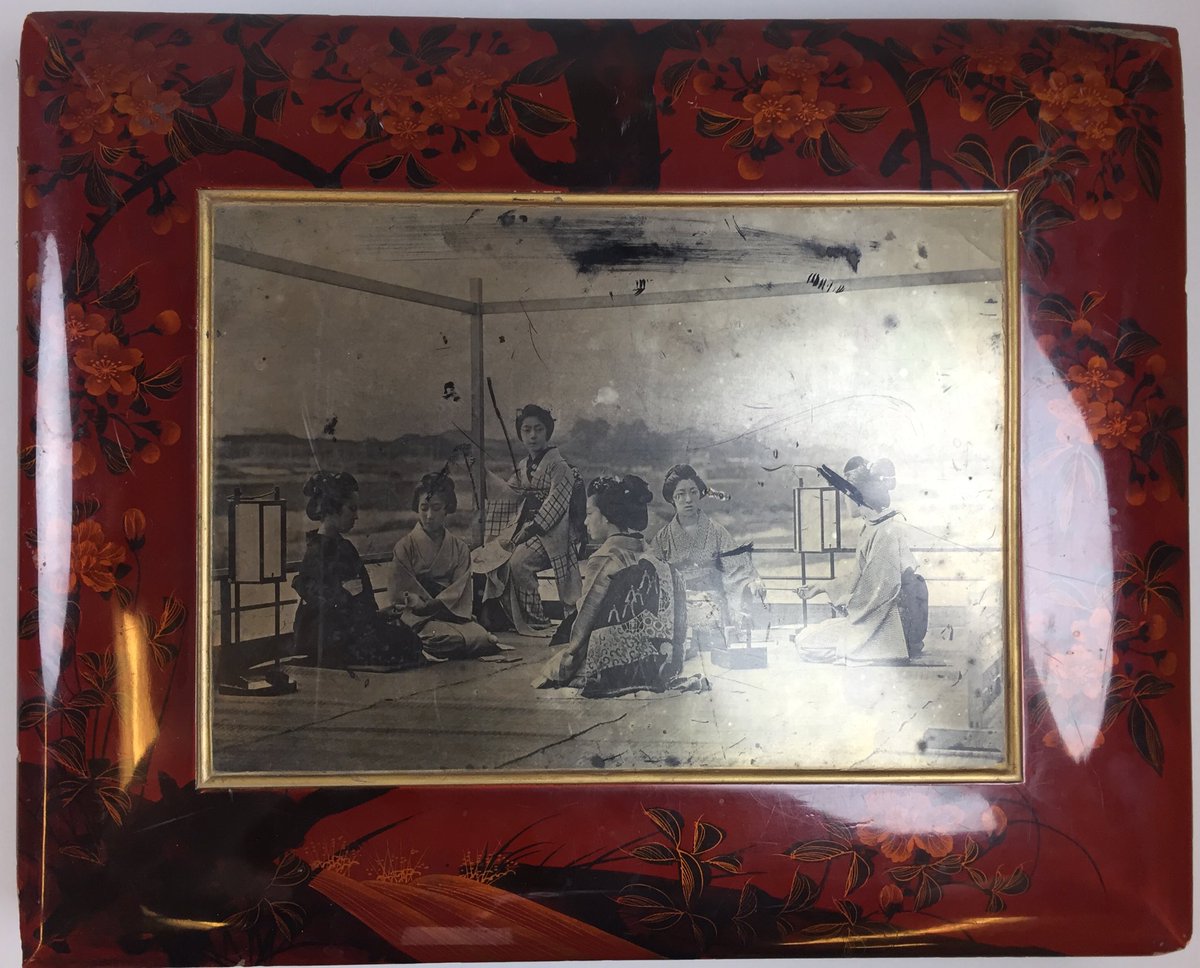 Celio_Barreto's tweet photo. Very cool Meiji period, lacquer-cover photo album with 50 hand-tinted albumen prints. #ROMintern #photography https://t.co/3ta3SJ0tQb