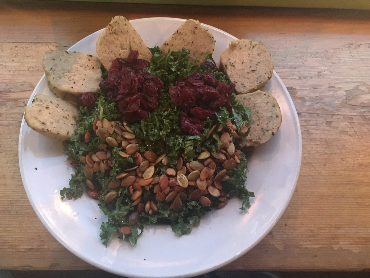 JenUnplugged's tweet image. Sign of a great spot: they stay open past closing to make you a meal, and it smiles back at you! Thx @24thMeatball