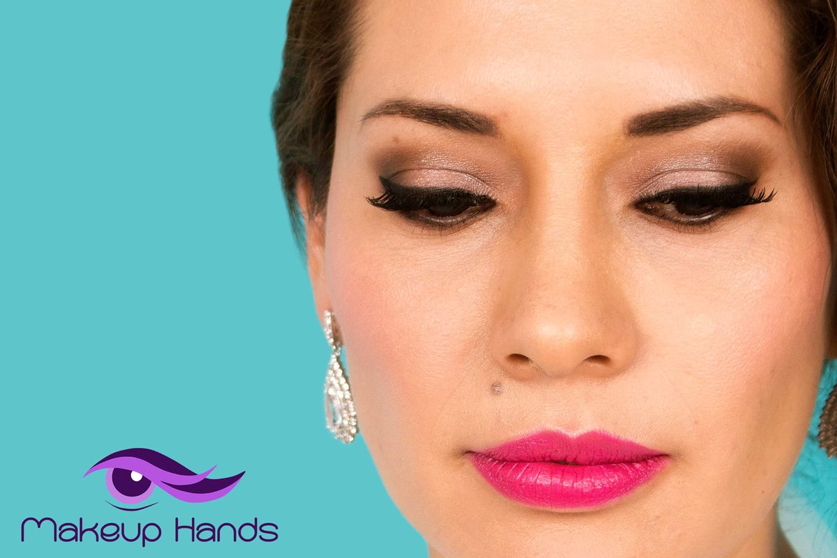 Xochitl_M's tweet photo. #bridal #makeuphands #makeupMx #maquillajes #makeupartist #maquillaje #bride #lovemyjob #maquillista #graciasDios https://t.co/kgRNeoluKM