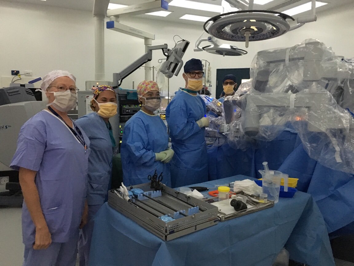 device_robotics's tweet photo. Congrats Drs Wood, Heathcote, @jpaterdis &amp; @DrGregJMal +team on completing 100th dV prostatectomy at  @pahospital https://t.co/3ZBuNwUByY