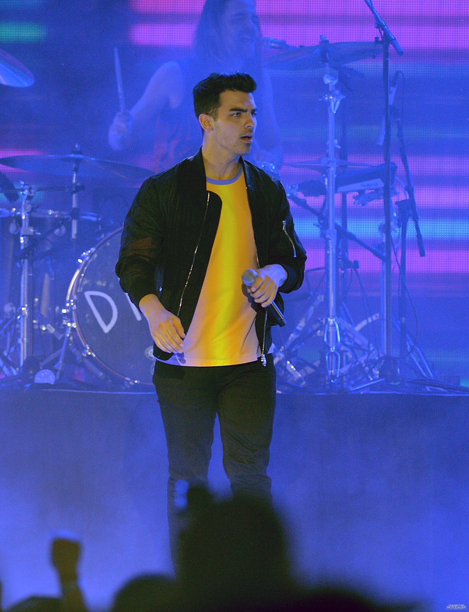 _JonasStyle tweet picture