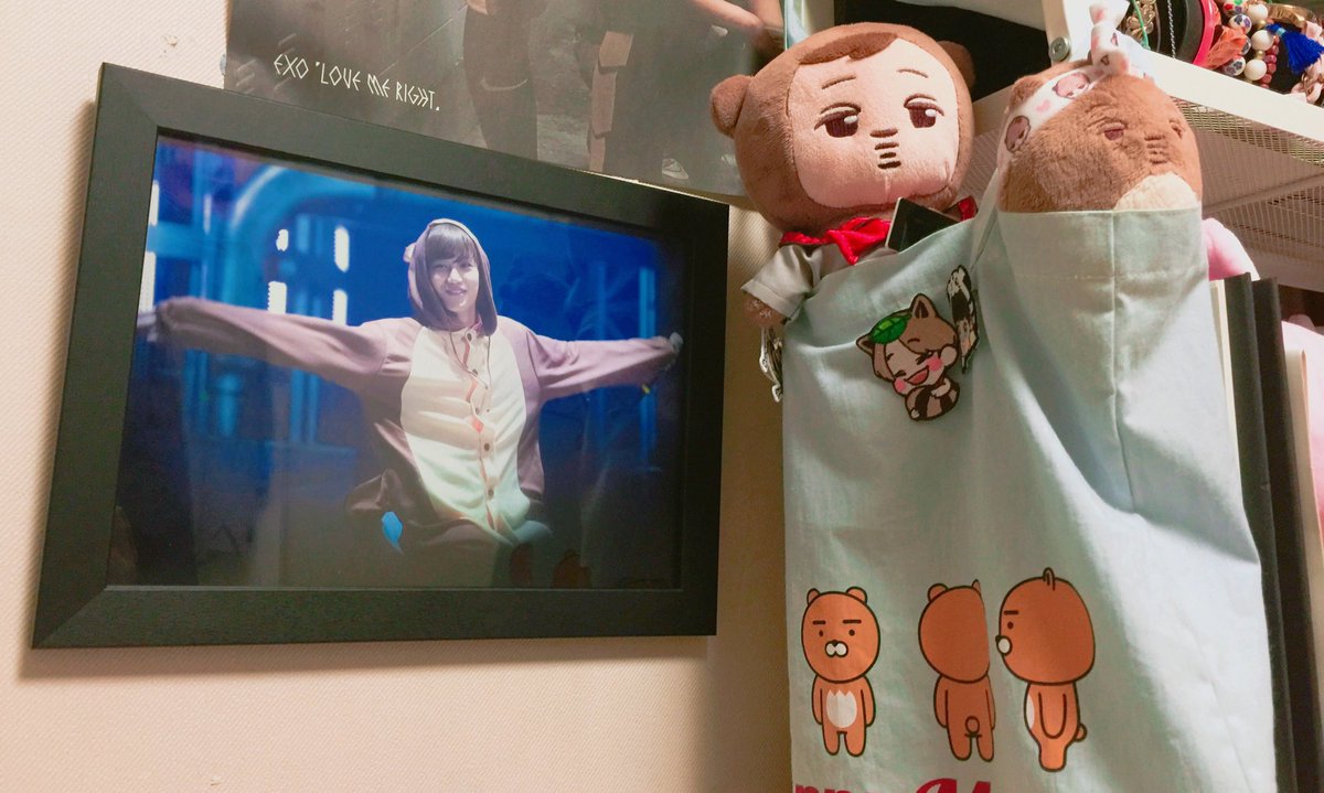 ninimanbo's tweet photo. @liking114 이벤트 당첨된 액자 무사히 도착했습니다!! 카페에서도 앞에 죽치구있었는데 예쁜 고미사진 보내주셔서 너무 감사해요 😭😭😭고미고미 제가 잘 데리구 매일보면서 행복해 질거에요 너무너무 감사합니다 https://t.co/c7uk6lE2pP