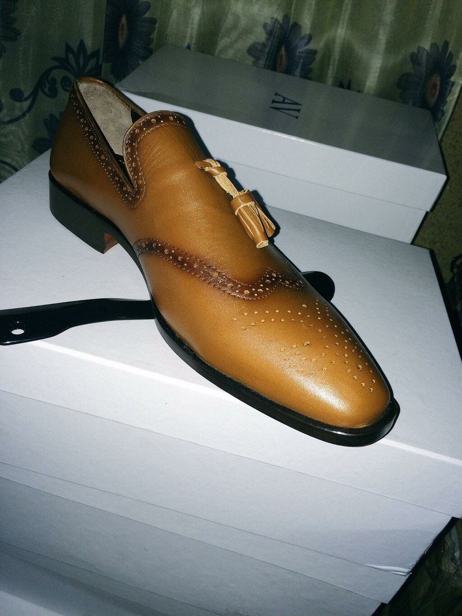 MistaGiddy's tweet photo. I sell Turkish leather shoes. Pls I'm Not asking for much, just a RT will do. my customers might be on ur TL. Thanks https://t.co/fLWsXX2ued