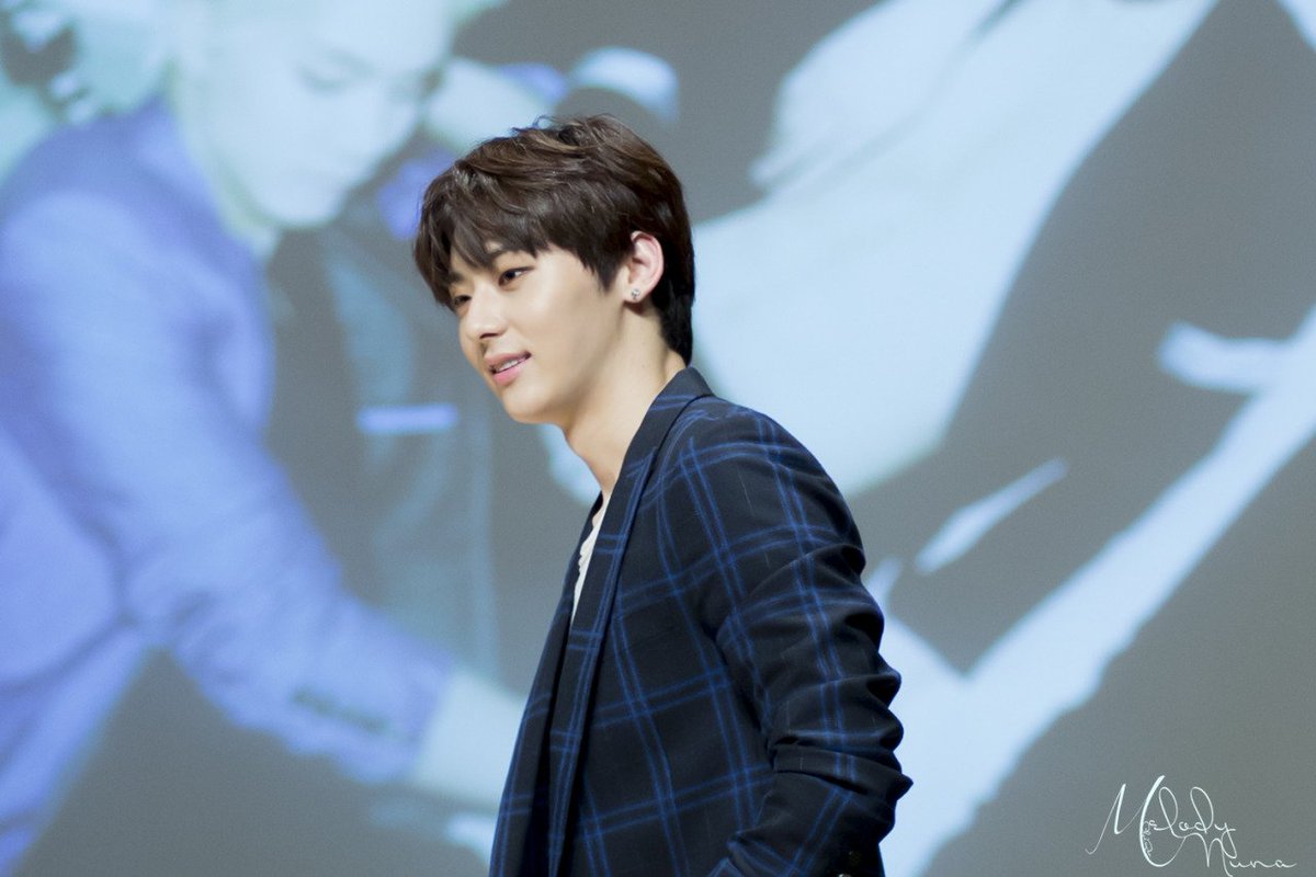 Minhyun_bot_'s tweet photo. 君の手を引くその役目が僕の使命だなんてそう思ってた。だけど今わかった���だ。僕らならもう重ねた日々がほら導いてくれる https://t.co/KTyaqjAA4V