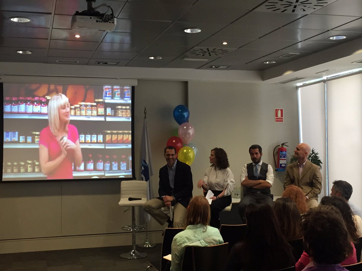 What is going on at #IeMarketingDay ? #SweetData !