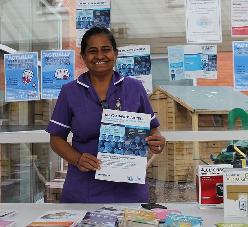 WestMidHospital's tweet photo. As it's #DiabetesWeek our specialist nurse, Parminder, has been busting myths about diabetes https://t.co/o5LrxRJCVB https://t.co/CnUuB4gRLE