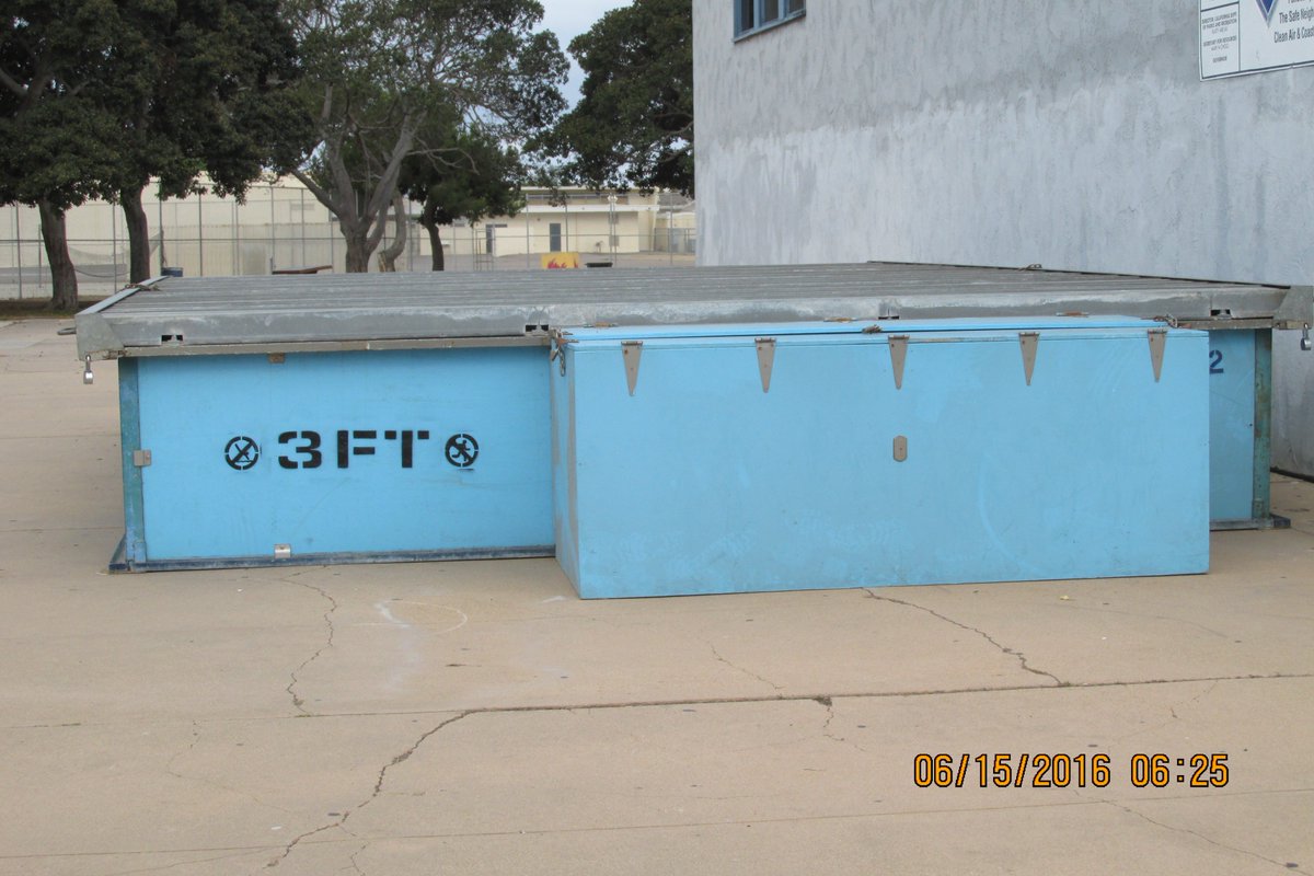 dleegilb's tweet image. Sign of summer. #PortablePool at the Robert Egger South Bay Rec Center. #Summer #Swimming