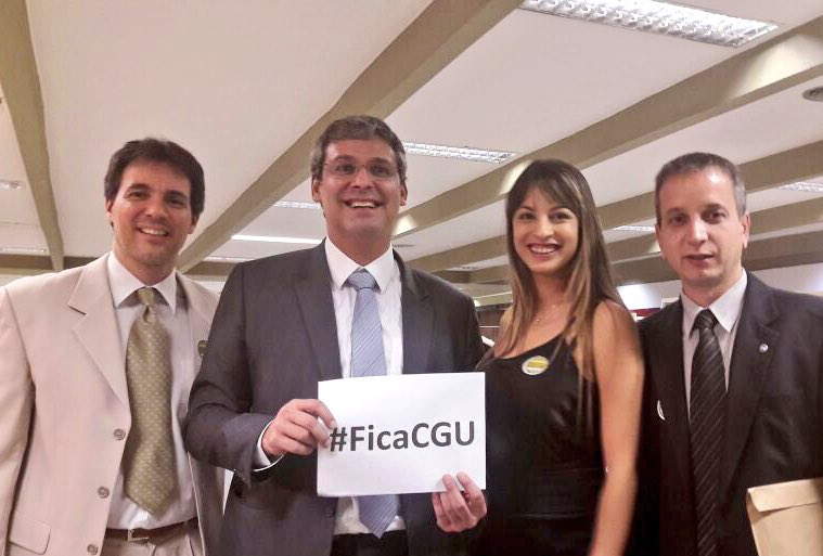 anjulitostes's tweet photo. Com @LindbergFarias #EmDefesaDaCGU https://t.co/yeIgXFuRxP