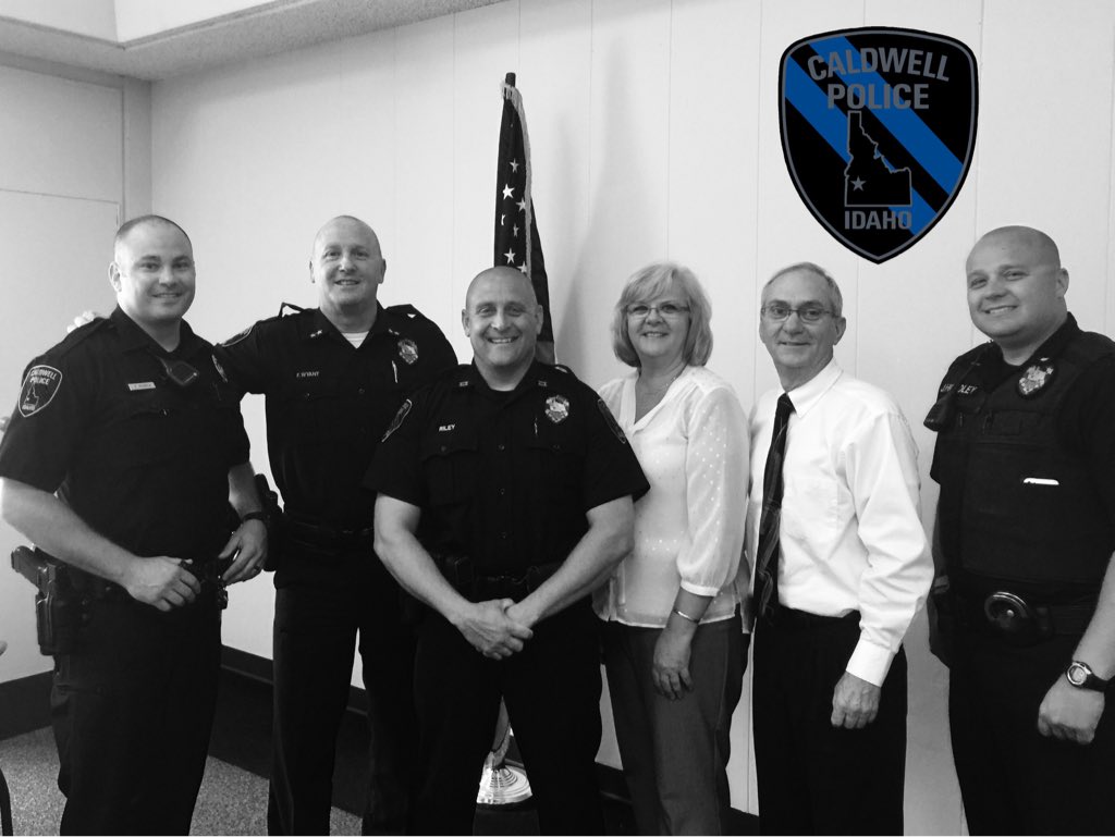 ChiefWyantPD's tweet photo. Chamber of commerce noon break lunch presentation. #YourPoliceOurCommunity https://t.co/mEbZMI2hgj