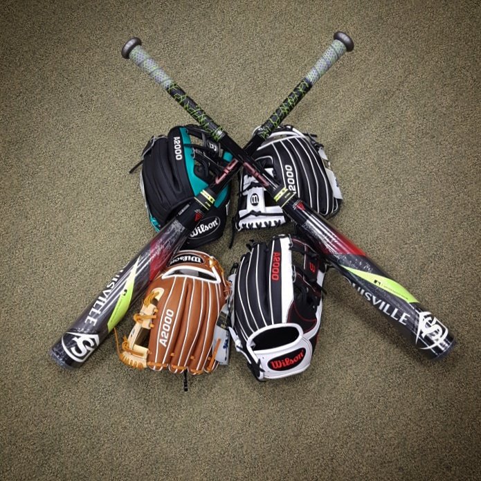 firstteamsc's tweet image. Preview of the new 2017 line of gloves from #wilson and bats from #louisvilleslugger exclusively here at First Team