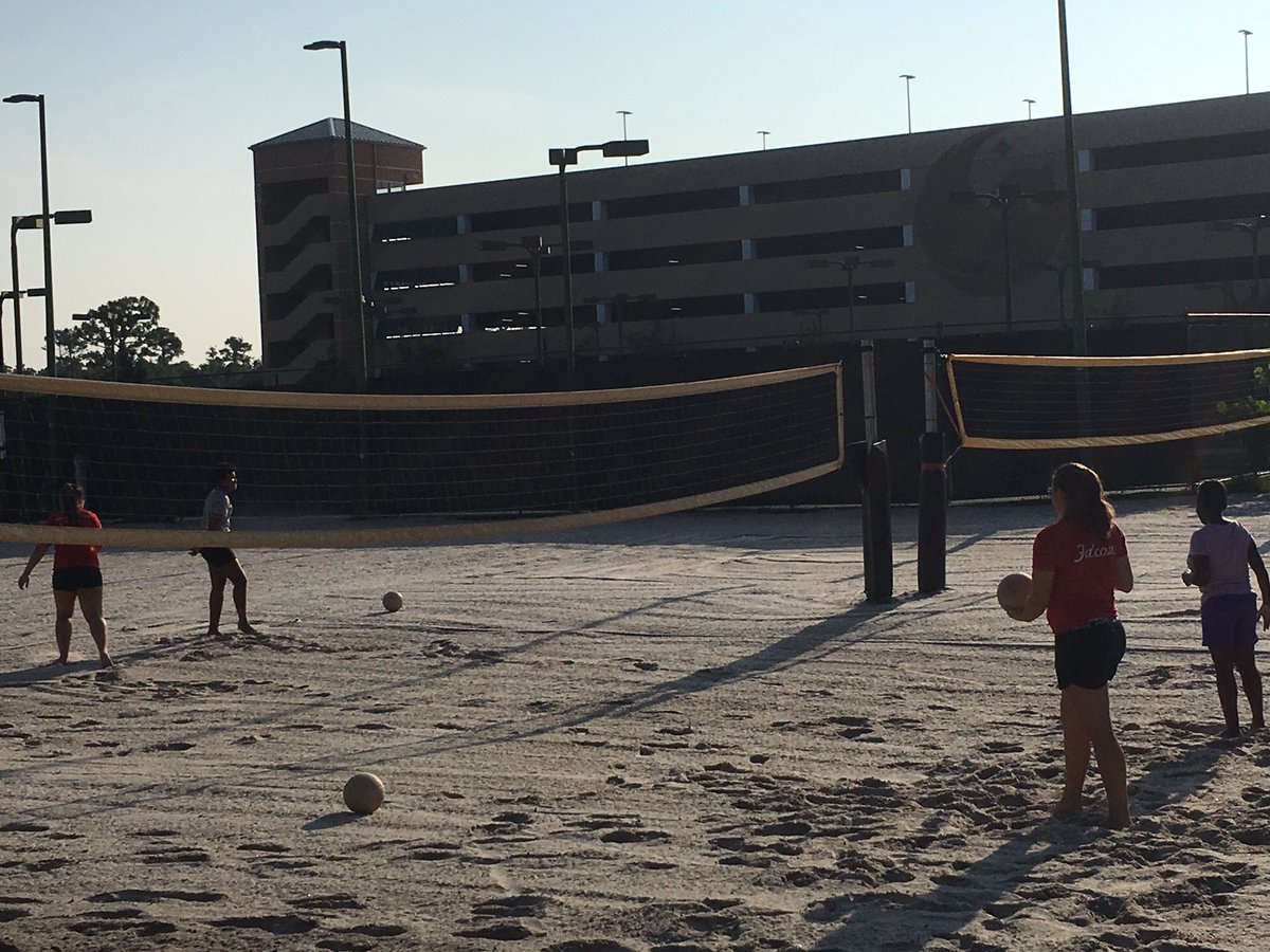 EastRiverVolley's tweet photo. Early morning sand training while our floor gets finished. Last day is tomorrow @8AM  #BetterEveryDay @ER_Athletics https://t.co/c9cRpEVjbh