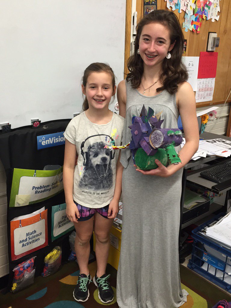MrsStathakis's tweet photo. Sibling classroom visits for creature feature today! #beproudbedale #MedfieldPS https://t.co/HSLw1B05pa