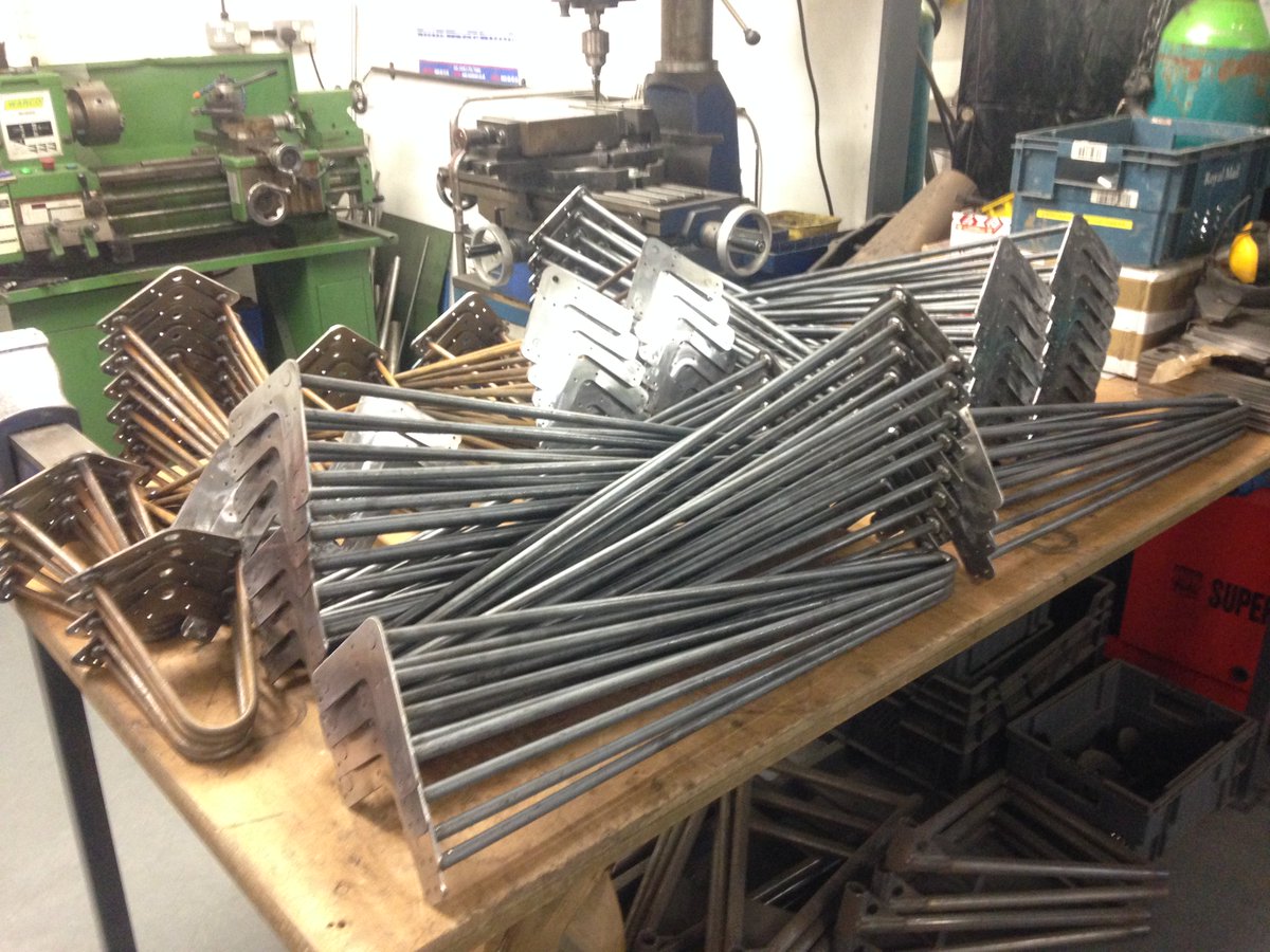 InvictaIronwork's tweet image. So many table legs! #hairpinlegs #tablelegs #retro #chic #rustic #baresteel #hardwork #ModernRenaissance #furniture