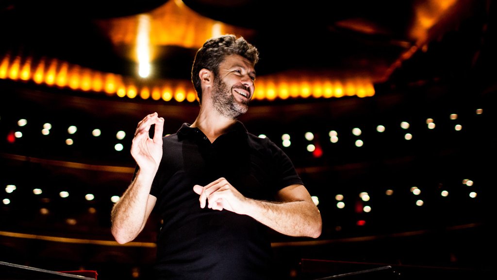rne's tweet photo. .@herascasado: "La música es un vehículo más para formar a los niños en valores y emoción" https://t.co/bHfOr4tLzY https://t.co/Pif7BWgEal