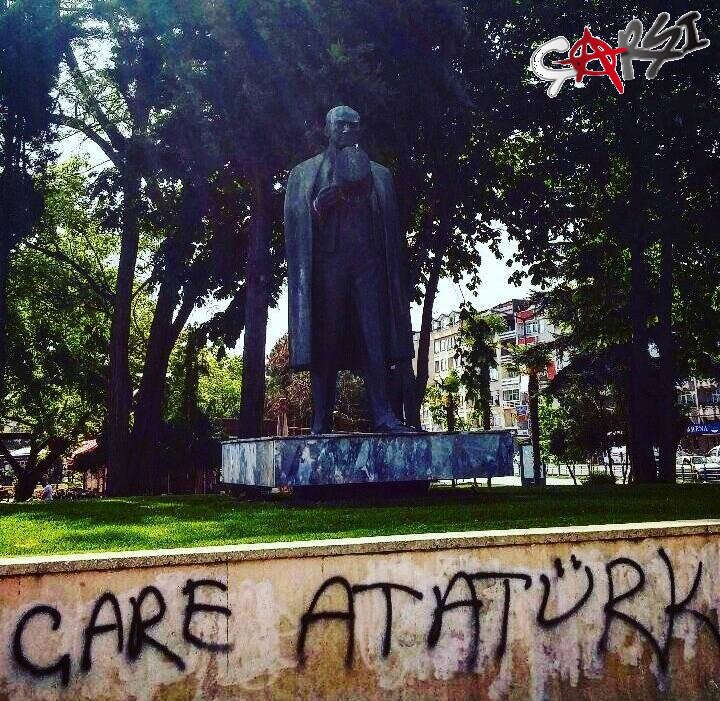 Günün Duvar Yazısı ===> Çare ATATÜRK <a href="/mkaorkun/">🇹🇷 🦅 ϜϓſϞ</a> @reactiontolife <a href="/ozlem_bjk1903/">Beşiktaş</a> <a href="/GulderenTemel/">Gülderen Temel</a> <a href="/HusniyeHaksever/">Hüsniye Haksever</a>