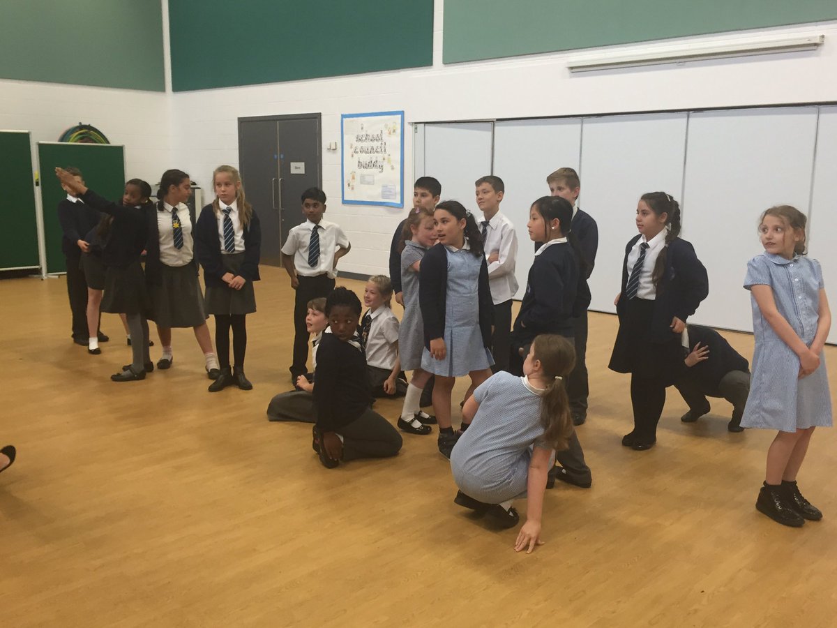 QueensRdAcademy's tweet photo. Using physical theatre to create a elephant @horizoncc_drama #dramabug https://t.co/4Fk4zMD2HM