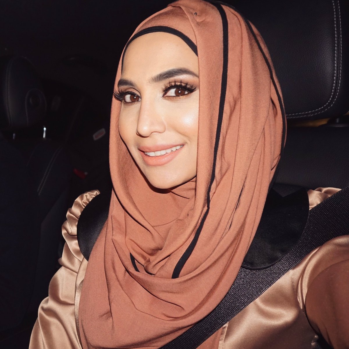 amenaofficial's tweet image. Hi, I'm Amena. I'm 32 & mum to 2 lovebugs who form my world, with the love of my life @Osaama_official 👨👩👧👦❤️