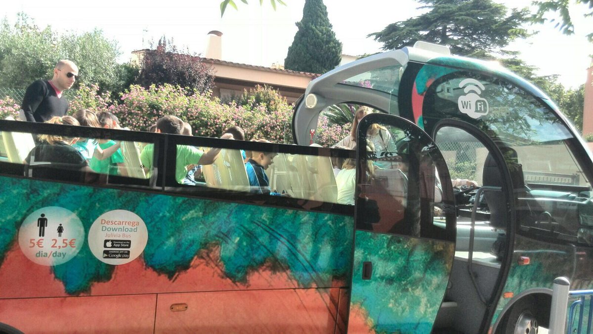 ipeppalafrugell's tweet photo. Fins divendres #JuliviaBus amb alumnes de primària de diferents escoles del municipi. 
Julivia bus del 8/07 a 11/09 https://t.co/1WJ8HwiOXO