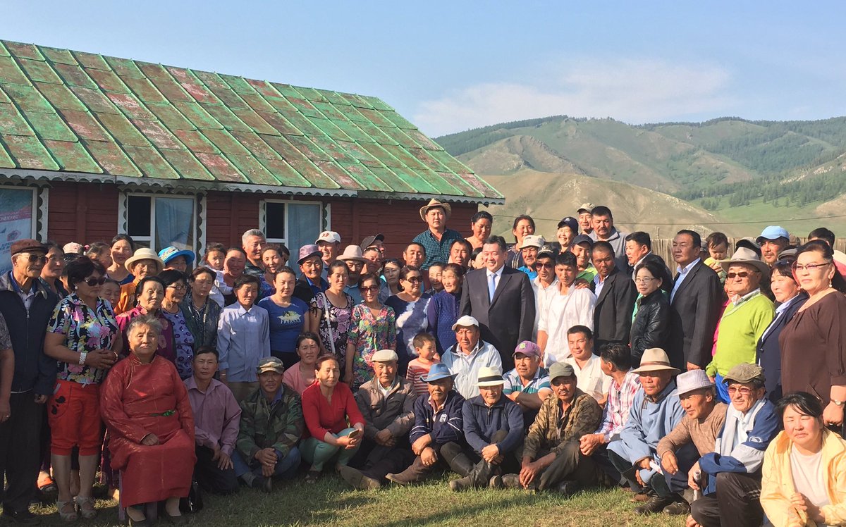 Төв аймгийн Батсүмбэр сумын Үдлэг багийн иргэдтэйгээ уулзалт хийлээ. Халуун дотно хүлээн авсан та бүхэндээ баярлалаа