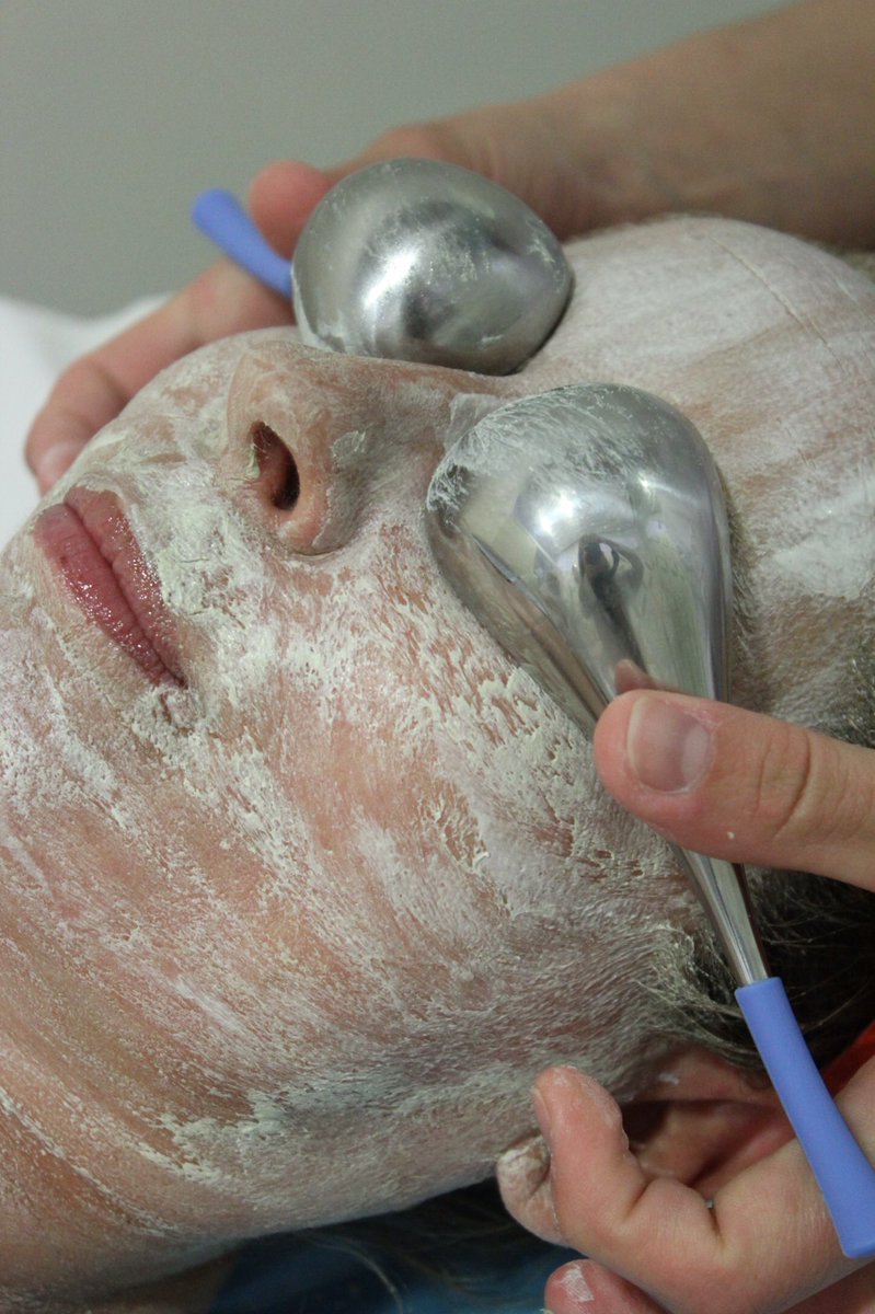epcomunicacion's tweet photo. Pide un tratamiento facial con  #CryoSticks ni imaginas la sensación de bienestar y resultados.  @rocio_bosque https://t.co/YtJT86xaDc