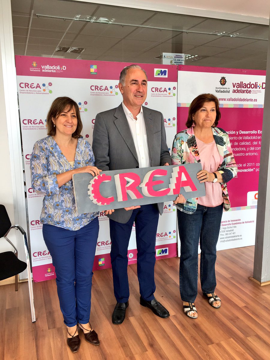 AyuntamientoVLL's tweet photo. .@antonio_gato1 y @Vickyquinta en Clausura del programa #Vallacre@ctivos, en el que han participado 1500 alumnos 👍🏻 https://t.co/CaGeIcySuv