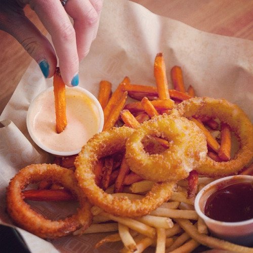 hookburgers's tweet photo. Think INSIDE the bun for lunch or dinner TODAY!
#primeburger #askforthehookup #hookedonquality #eataroundthemenu https://t.co/YVdFXXuAA0