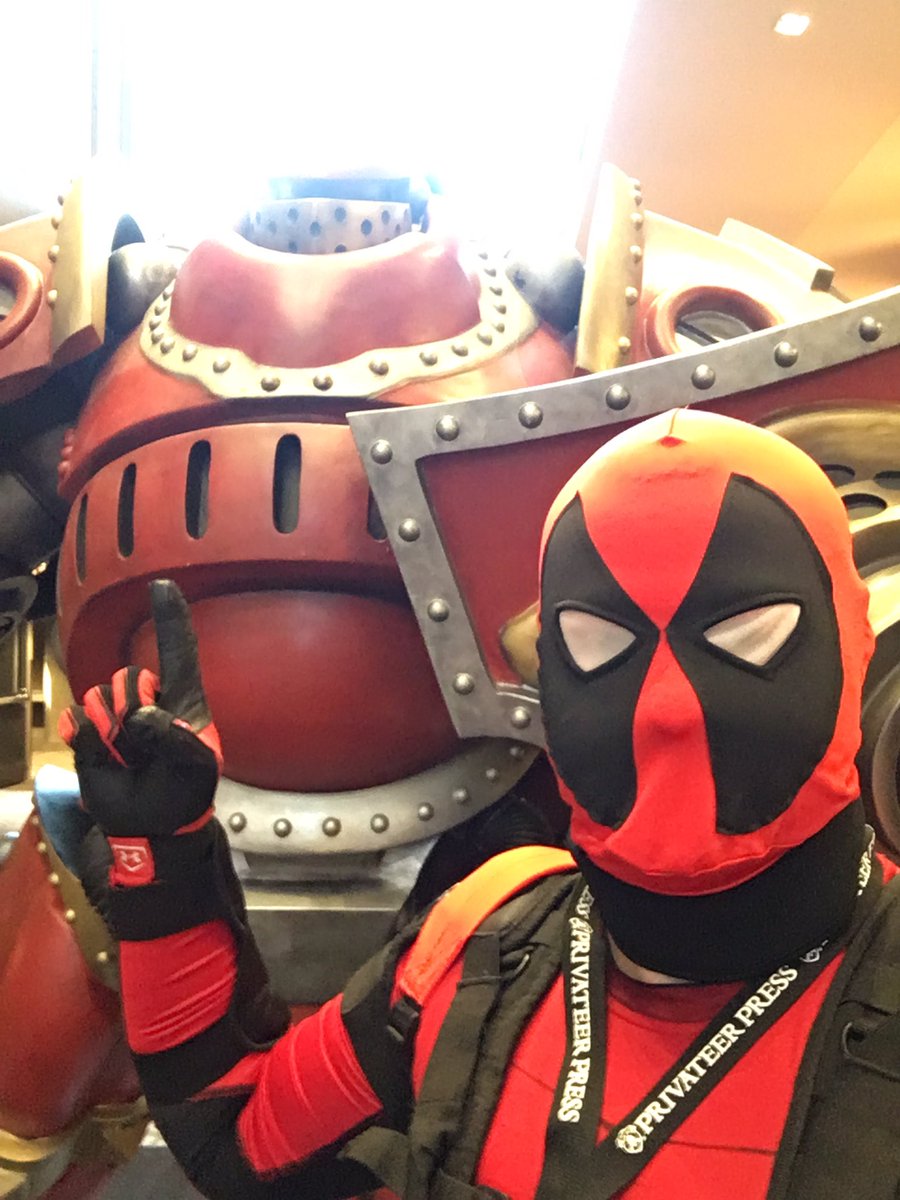 DeadpoolFr3lans's tweet photo. Hey Iron Man, I think I found one of your suits! #lockandload2016 https://t.co/5C6gBudAsT