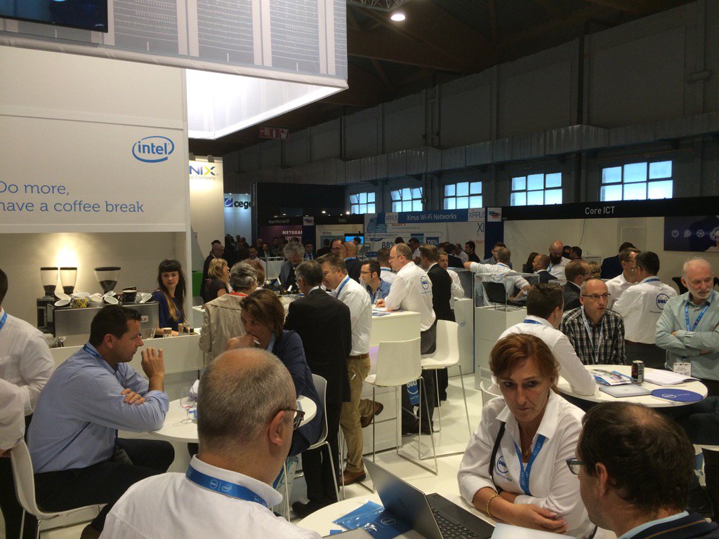 KrisVHAtDell's tweet photo. Crowded @DELLBeLux booth at @StorageBenelux: lots of interest in latest data center and client solutions. https://t.co/SZT29jKtEc