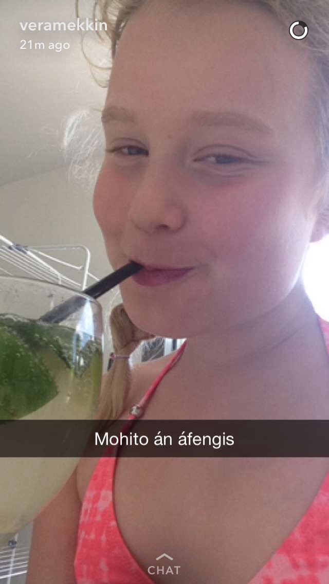 Þegar þú ert að djamma en ert með mömmu þína á snapchat