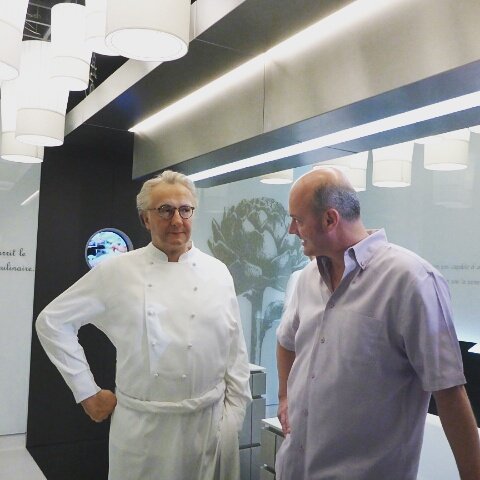 Just chatting about the importance of alternative proteins, & #WildBurgundySnails specifically. #waxmuseum #Ducasse