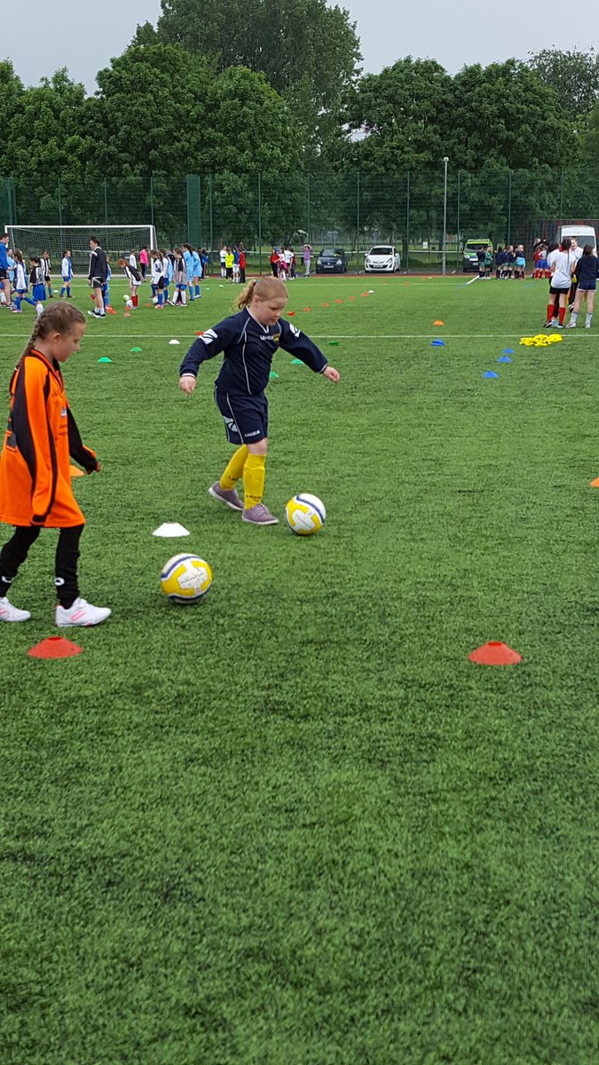 MissDaviesc744's tweet image. Dribbling and shooting in action. #goodcontrol @fcwpa @sport_leisure