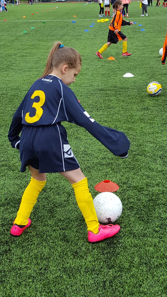 MissDaviesc744's tweet image. Dribbling and shooting in action. #goodcontrol @fcwpa @sport_leisure