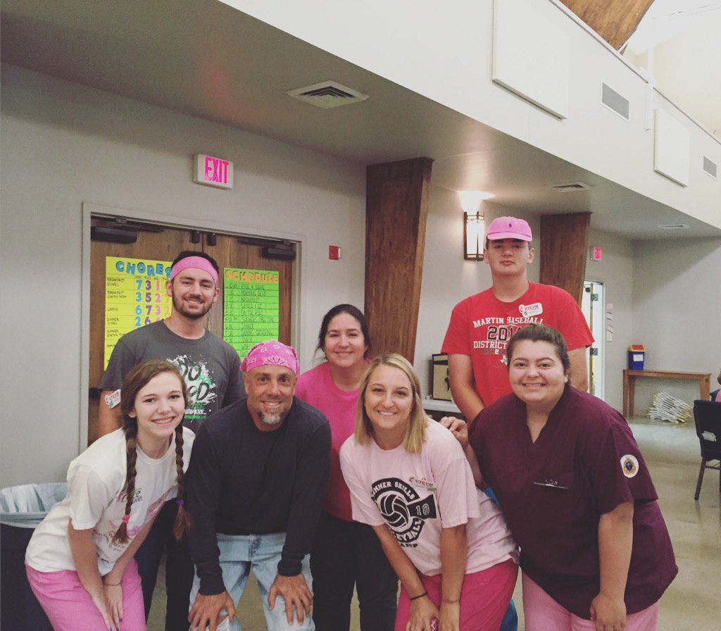 scottodom4's tweet photo. Mission trip day #3!! On Wednesday's we wear pink. #ctcym16 https://t.co/FrauoEYWMy