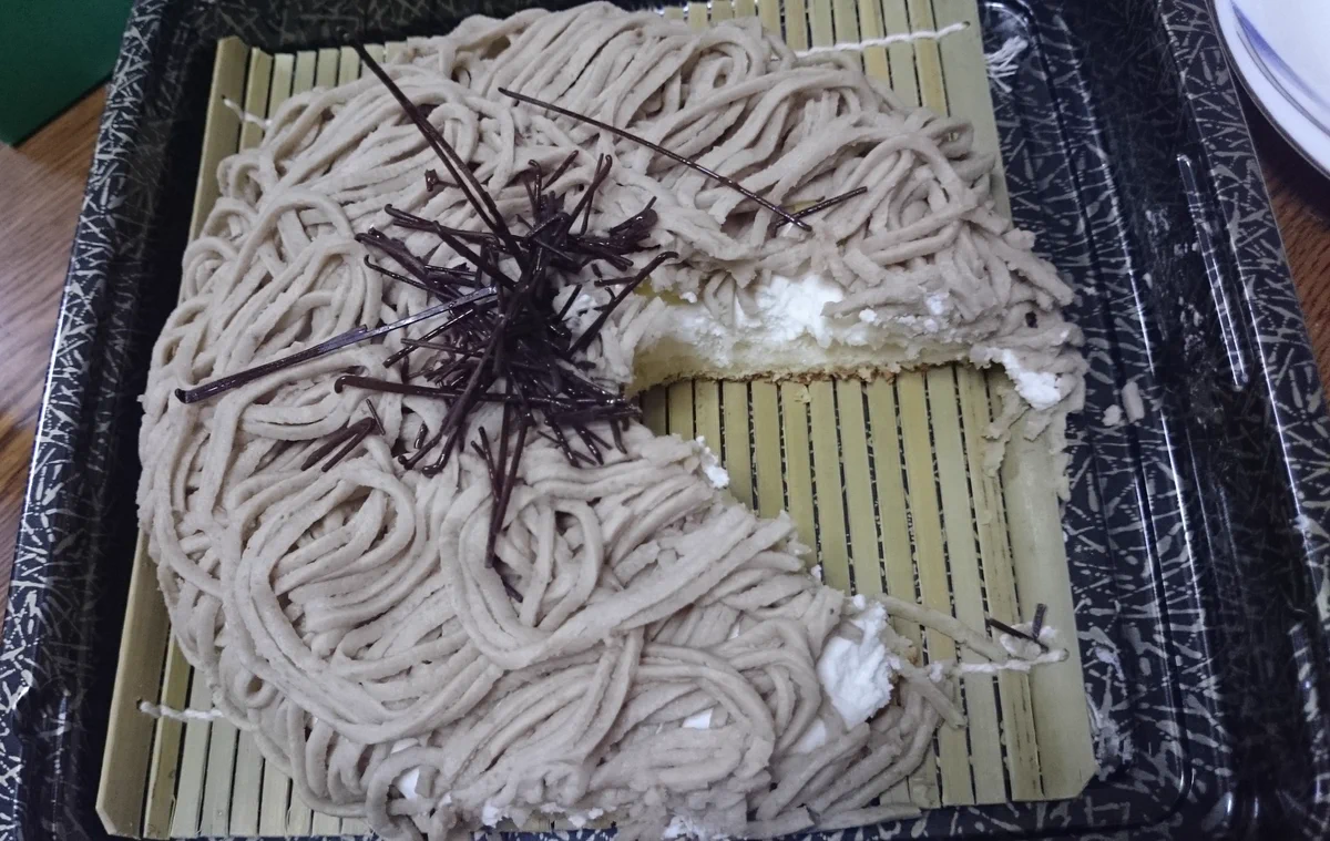 超絶テクニックｗ蕎麦にしか見えないケーキが凄すぎるｗｗｗ