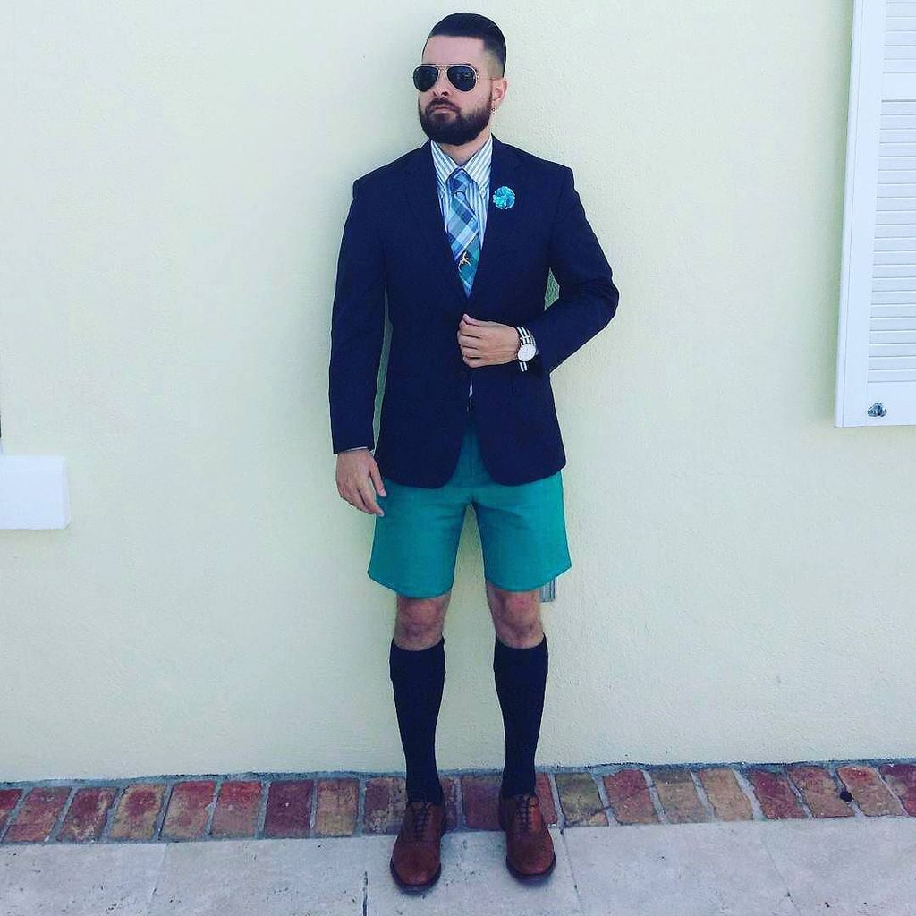 WeAreBermuda's tweet image. Only in Bermuda can you look this good in shorts 😎 Happy Wednesday! -  Its an Island thing! 📷:@islandgentry
#bermud…