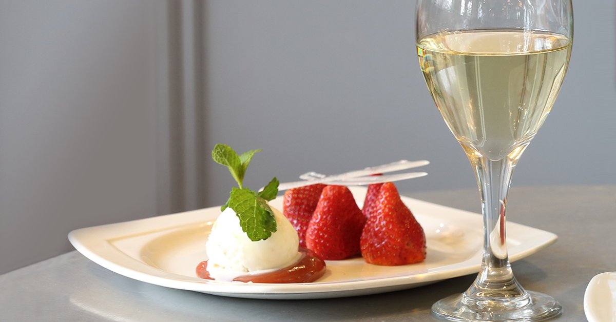 Spontaneous #DateNight? Join us from 6pm and enjoy 3 courses and a bottle of wine to share for £23pp 🍴