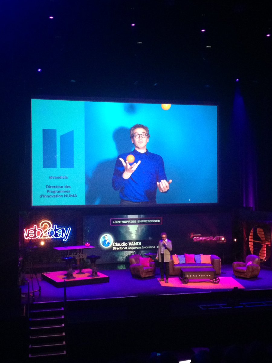 NUMAparis's tweet photo. Claudio Vandi, directeur de l'innovation chez NUMA, évoque "l'entreprise emprisonnée" au @web2day #Web2day #maxiw2d https://t.co/FqdCqGkmuw