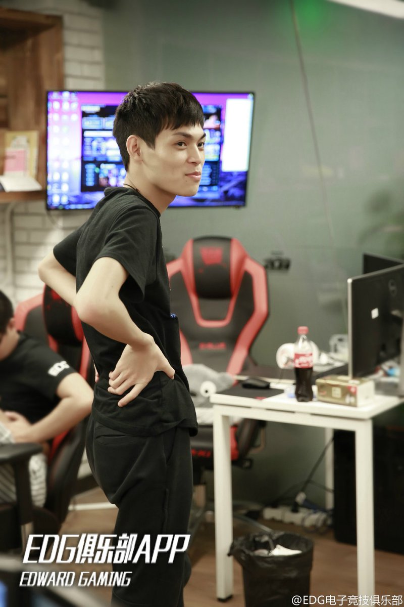 EDward Gaming tweet media