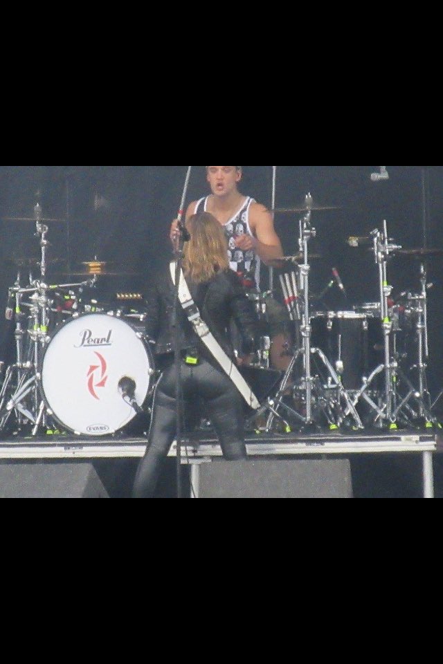 BoldyBollocks's tweet photo. @LZZYHALE I'm pretty sure my Download picture should win me a prize? Amazing set, thank you so much! https://t.co/rV0aqh9H8I