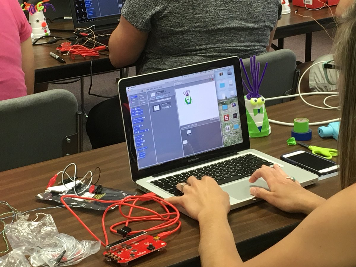 pclark448's tweet photo. #esu9 learning to use #picoboards and building tilt sensors to program styrofoam cups. https://t.co/kiijWiz3h1