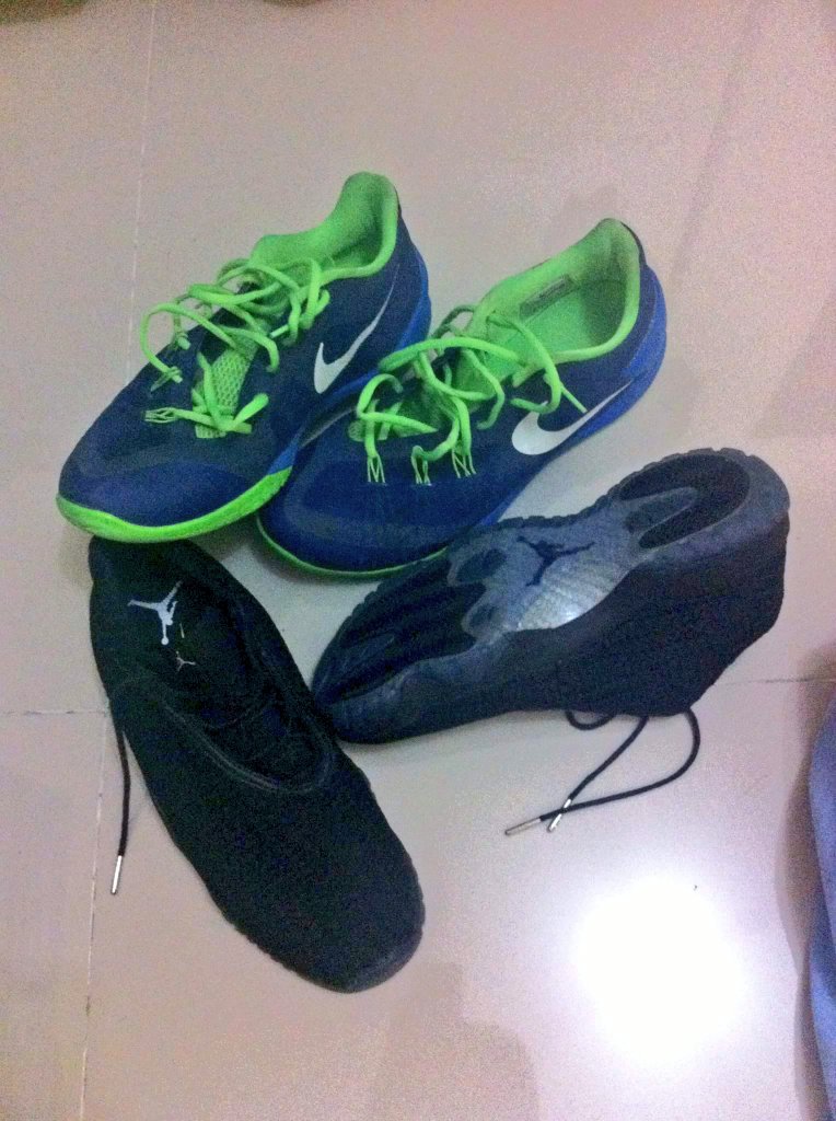 GlnnGmb's tweet photo. thank you bossing for these two pairs of shoes.☺ #Hyperchase👟 #JordanFuturelow👟 #RGNcompany #CALEROcompany 🙌🙌 https://t.co/JW7o0c0XEf