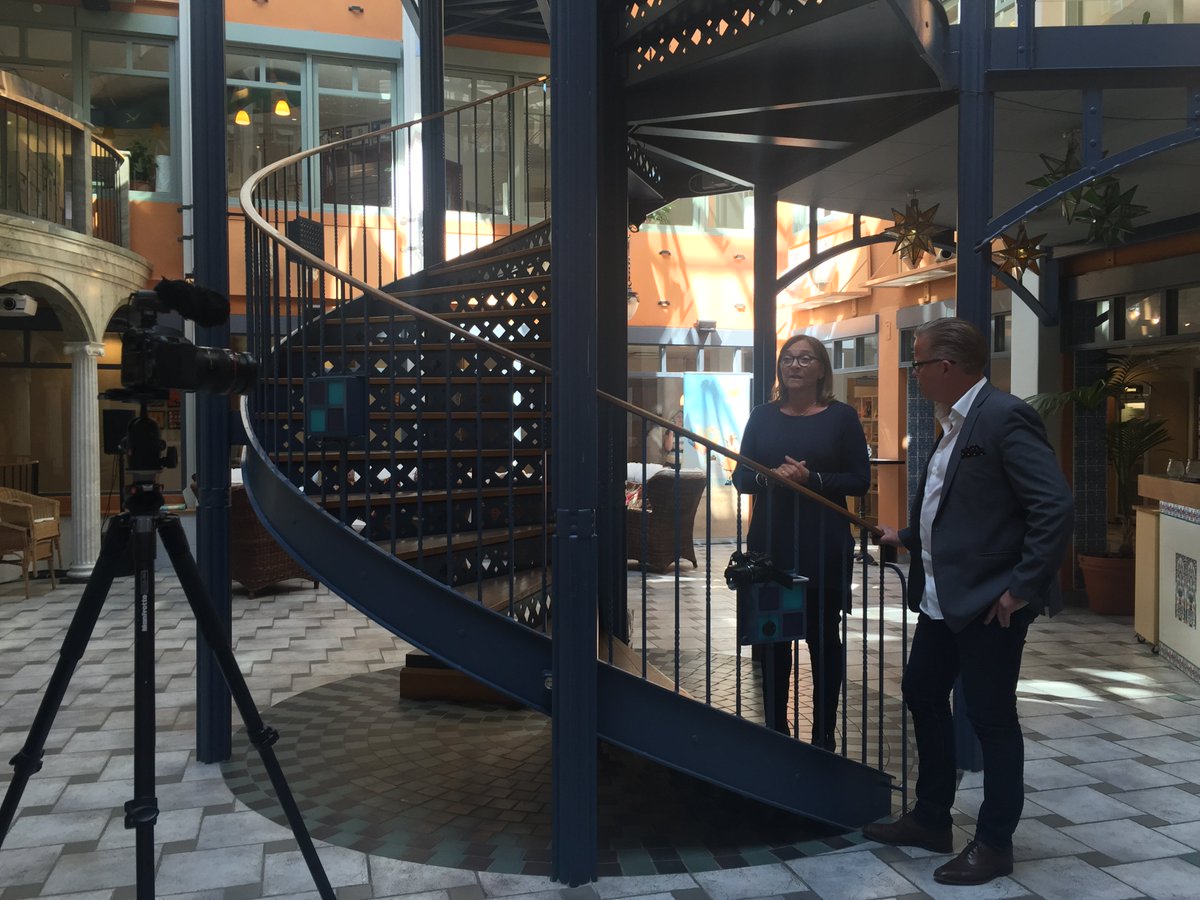 magdalenaohrn's tweet photo. Filminspelning med Vinggruppens koncernchef Magnus Wikner och Helene Benno på @MinStoraDag. Håll utkik! @vingresor https://t.co/pyj53gQ4Fe