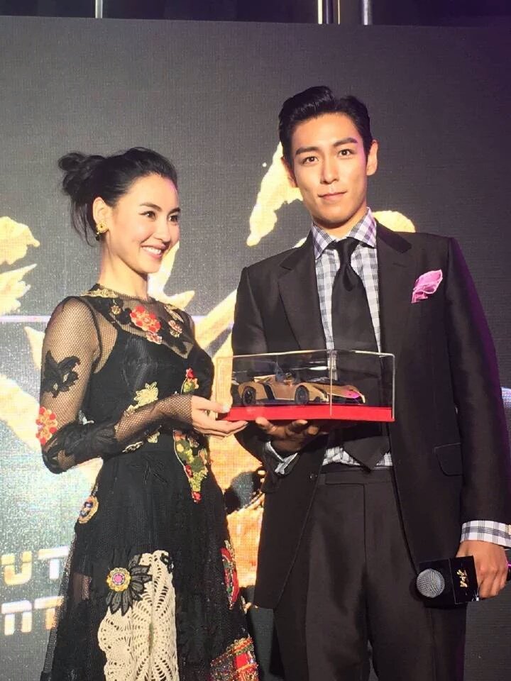 choitopworld's tweet photo. 160614 HQ #OutOfControl press conference in Shanghai 

©on pic 

#빅뱅 #TOP #탑 #최승현 #choitopworld https://t.co/RW6DxNTxlP