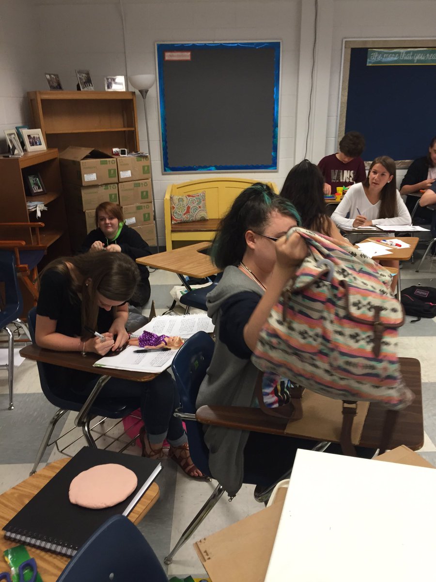WeReadWell's tweet photo. Creations are starting for the A2 exam! They've learned lots while reading! #ohE2 #BookLove1pgr https://t.co/R8HwyGmc9L